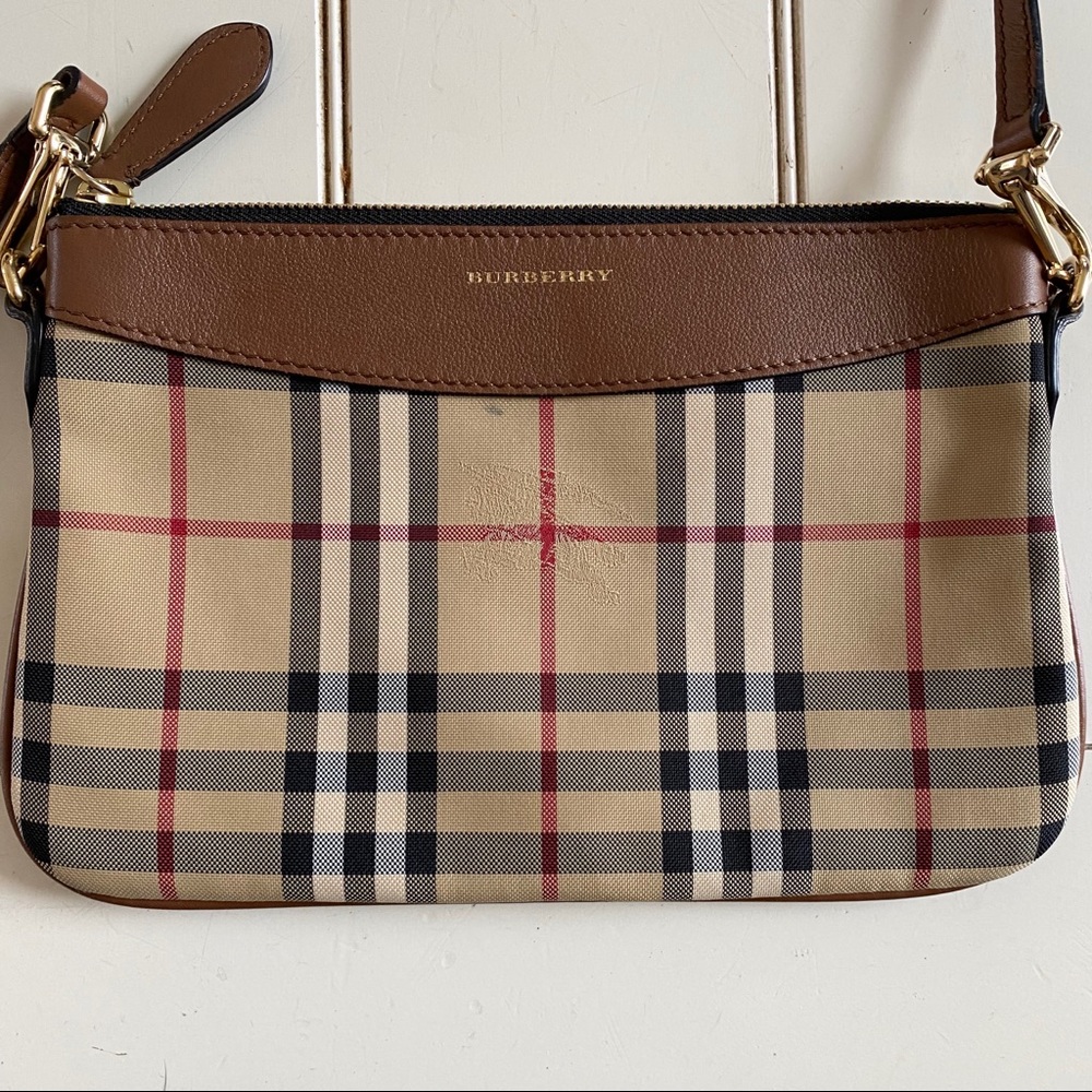 🔥Burberry plaid crossbody🔥
🔥Lowest price.🔥 price is firm: - Picture 2 of 8